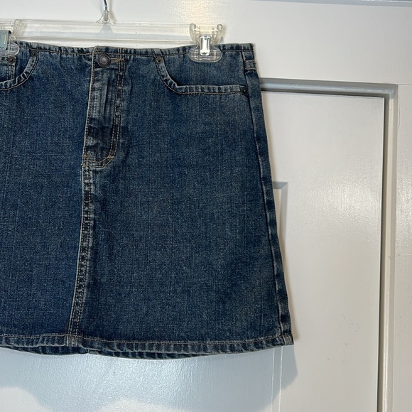 American Eagle Outfitters Blue A-line Mini Skirt size 6. In perfect condition! - Picture 2 of 5